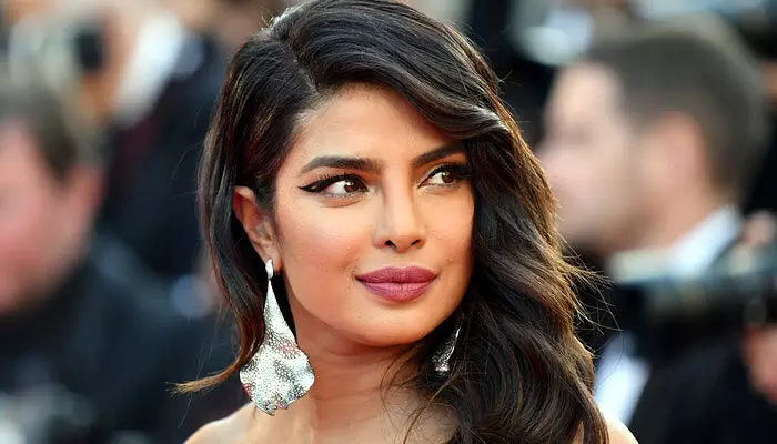 బాత్ రూమ్లో కూర్చొని తిన్న రోజులున్నాయి : Priyanka Chopra బాత్ రూమ్లో కూర్చొని తిన్న రోజులున్నాయి : Priyanka Chopra
