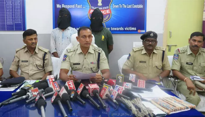 ఇద్దరు మావోయిస్టు సానుభూతిపరుల అరెస్ట్ ఇద్దరు మావోయిస్టు సానుభూతిపరుల అరెస్ట్