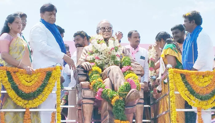 అంబేద్కర్ రాజ్యాంగం దేశానికి దిక్సూచి : రాష్ట్ర ప్రణాళిక సంఘం ఉపాధ్యక్షుడు బోయినిపల్లి వినోద్ కుమార్ అంబేద్కర్ రాజ్యాంగం దేశానికి దిక్సూచి : రాష్ట్ర ప్రణాళిక సంఘం ఉపాధ్యక్షుడు బోయినిపల్లి వినోద్ కుమార్