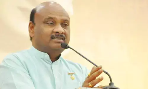 ఓ MP ప్యాంట్ విప్పుతాడు.. మరో మంత్రి షర్ట్ విప్పుతాడు: అయ్యన్నపాత్రుడు సెటైర్లు