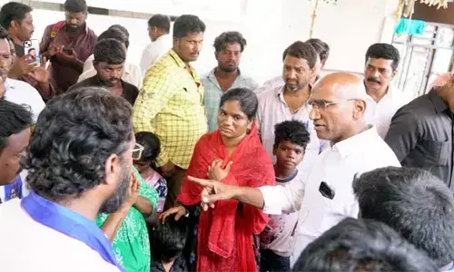 చిరంజీవి కుటుంబానికి రూ. కోటి ఎక్స్ గ్రేషియా ప్రకటించాలి