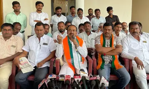 తడిసిన ధాన్యాన్ని కూడా కొనుగోలు చేయాలి : ఎమ్మెల్యే ఈటల రాజేందర్