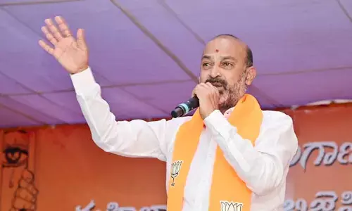 కొత్త సచివాలయంపై బండి సంజయ్ సంచలన వ్యాఖ్యలు