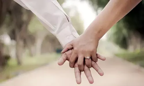 అక్కాతమ్ముళ్ల రొమాన్స్.. సీక్రెట్‌గా ఇద్దరు పిల్లలను కూడా కనేశారు..