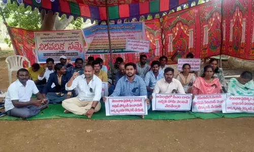 జూనియర్ కార్యదర్శుల స్థానంలో ఇంచార్జ్ లు..