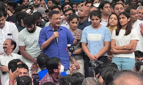మహిళలను వేధించే వాళ్ళను ఉరితీయాలి: సీఎం కేజ్రీవాల్