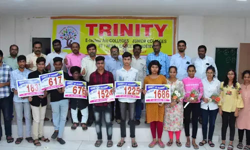 జేఈఈ ఫలితాల్లో ట్రినిటీ విద్యార్థుల ప్రతిభ