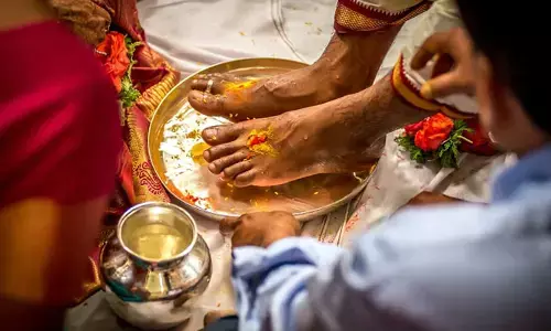 వివాహంలో అల్లుడి కాళ్లు మామ ఎందుకు కడుగుతారో తెలుసా..?