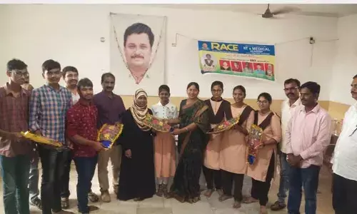 జేఈఈ మెయిన్స్‌లో ర్యాంకులు సాధించిన విద్యార్థులకు అభినందన..