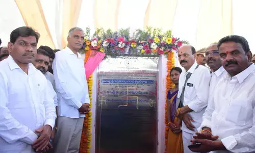 బీజేపీ, కాంగ్రెస్ పాలిత రాష్ట్రాల్లో డబుల్ బెడ్ రూం ఇళ్లు కట్టించారా : మంత్రి హరీశ్‌రావు