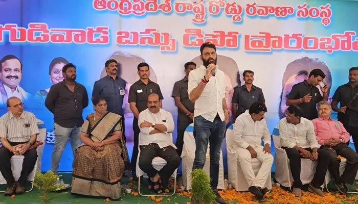 చంద్రబాబు, రజినీకాంత్లపై కొడాలి నాని సంచలన వ్యాఖ్యలు చంద్రబాబు, రజినీకాంత్లపై కొడాలి నాని సంచలన వ్యాఖ్యలు
