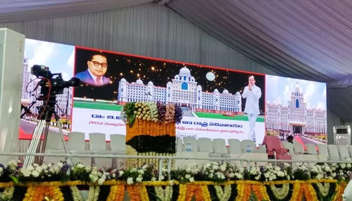 కొత్త సెక్రటేరియట్లో మీడియాపై ఆంక్షలు..! ఓపెనింగ్ రోజూ లిమిటెడ్ పాసులు.. జర్నలిస్టు సంఘాల ఆగ్రహం కొత్త సెక్రటేరియట్లో మీడియాపై ఆంక్షలు..! ఓపెనింగ్ రోజూ లిమిటెడ్ పాసులు.. జర్నలిస్టు సంఘాల ఆగ్రహం