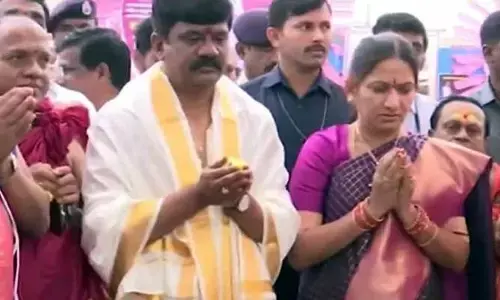 కొత్త సెక్రటేరియట్ : ద్వార లక్ష్మీ పూజ పూర్తి చేసిన మంత్రి వేముల