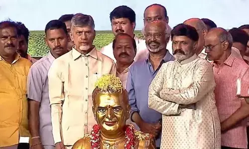 అవన్నీ మనకు అవసరమా..? రజనీకాంత్‌పై ఫైర్ అవుతున్న అభిమానులు