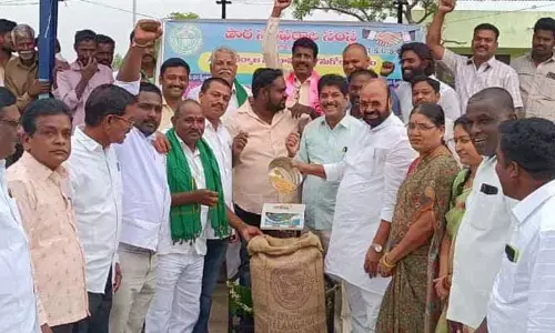 ప్రతి రైతుకి నష్టపరిహారం అందిస్తాం : ఎమ్మెల్యే ముత్తిరెడ్డి యాదగిరి రెడ్డి