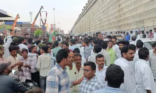 జడ్చర్ల: కాంగ్రెస్ లోని రెండు వర్గాల మధ్య తోపులాట.. ఏ విషయంలో అంటే..