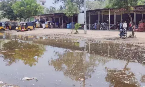 పరిగి వ్యవసాయ మార్కెట్: వేసవి  వానలకే ఇలాగైతే.. వాన కాలం వానలకెలా..?