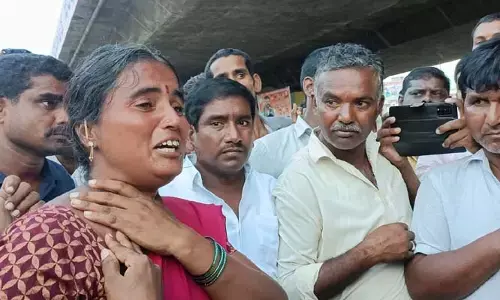 రేవంత్ రెడ్డి పర్యటనలో దొంగల చేతివాటం.. వీఓఏ మెడలో పుస్తెలతాడు చోరీ..
