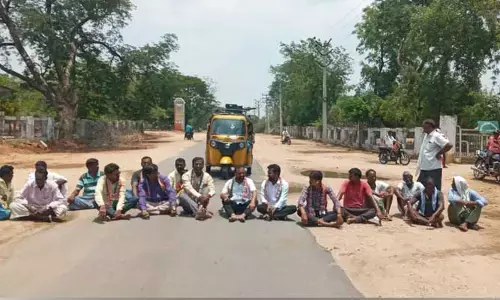 జాడలేని కొనుగోలు కేంద్రాలు..