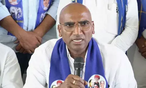 అంబేద్కర్‌తో కేసీఆర్‌కు పోలికేంటి.. RS ప్రవీణ్ కుమార్ సీరియస్