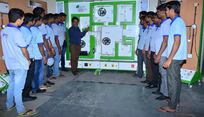 రాత పరీక్ష లేకుండా ఉచిత శిక్షణతో పాటు ఉద్యోగం రాత పరీక్ష లేకుండా ఉచిత శిక్షణతో పాటు ఉద్యోగం