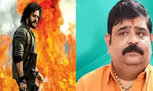 అలా చేస్తేనే అఖిల్ సక్సెస్ అవుతాడంట.. వేణు స్వామి షాకింగ్ కామెంట్స్