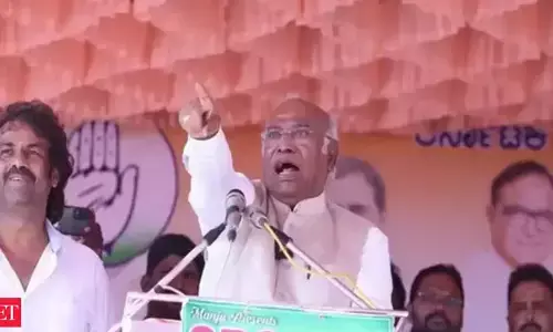 ప్రజలు కాంగ్రెస్‌కు ఓటు వేయకపోతే భవిష్యత్తుకు ప్రమాదం: ఖర్గే