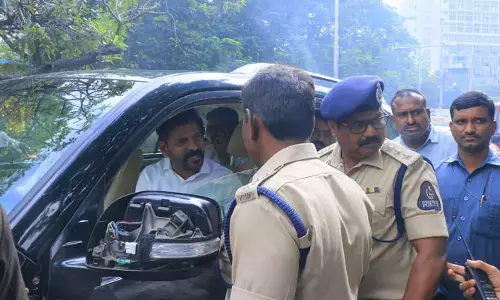 బ్రేకింగ్: రేవంత్ రెడ్డిని అడ్డుకున్న పోలీసులు.. టెలిఫోన్ భవన్ వద్ద తీవ్ర ఉద్రిక్తత