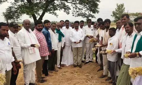 ప్రతి రైతును ఆదుకుంటాం పంటకు నష్టపరిహారం చెల్లిస్తాం.. జుక్కల్ ఎమ్మెల్యే