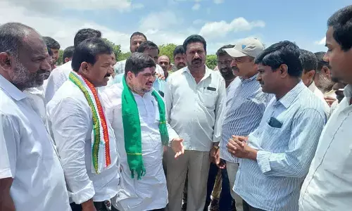 పౌరసరఫరాల శాఖ మంత్రి వైఫల్యంపై సీఎం స్పందించాలి : మాజీ ఎంపీ పొన్నం ప్రభాకర్