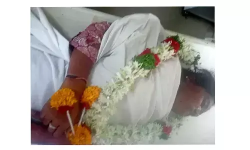 స్కూటీ అదుపుతప్పి మహిళా కానిస్టేబుల్ మృతి