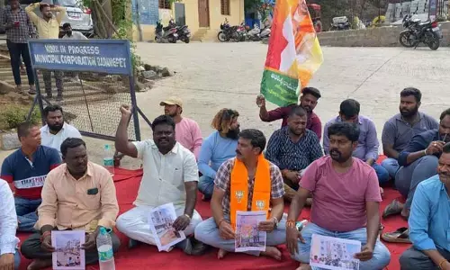 బడంగ్ పేట కార్పొరేషన్ లో ప్లెక్సీల వివాదం..