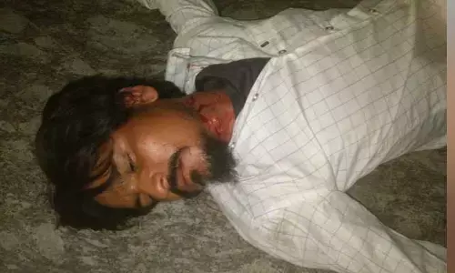 జిల్లా జనరల్ ఆసుపత్రిలో యువకుడి అత్మహత్యా యత్నం..