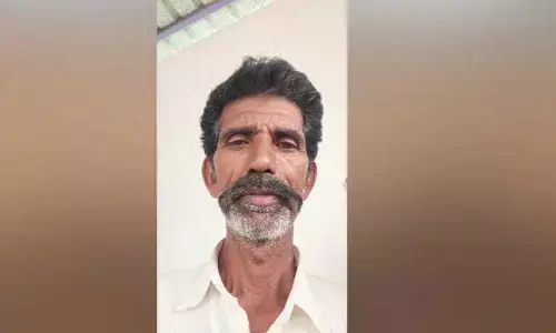 నీట మునిగిన వ్యక్తి శవమై తెలాడు ...