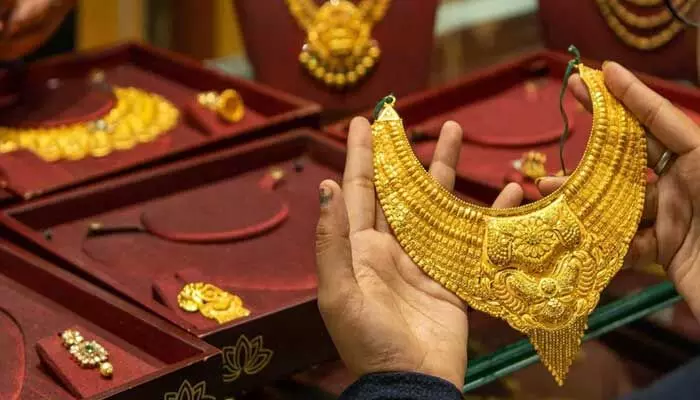 Gold Rate Today: మహిళలకు గుడ్ న్యూస్.. నేడు భారీగా తగ్గిన బంగారం ధరలు? Gold Rate Today: మహిళలకు గుడ్ న్యూస్.. నేడు భారీగా తగ్గిన బంగారం ధరలు?