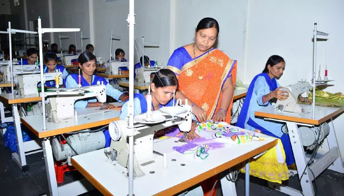 ఫ్రీ ట్రైనింగ్.. హాస్టల్.. భోజన వసతితోపాటు ఉద్యోగం ఫ్రీ ట్రైనింగ్.. హాస్టల్.. భోజన వసతితోపాటు ఉద్యోగం
