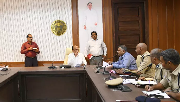 దేశంలోనే తెలంగాణ జైళ్ల శాఖ మూడో స్థానం: హోంమంత్రి మహమూద్ అలీ దేశంలోనే తెలంగాణ జైళ్ల శాఖ మూడో స్థానం: హోంమంత్రి మహమూద్ అలీ