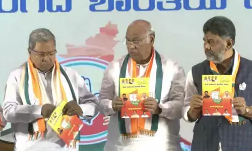 కాంగ్రెస్‌ కర్ణాటక ఎన్నికల మేనిఫెస్టోను విడుదల