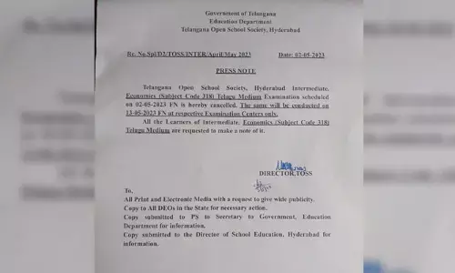 ఓపెన్ స్కూల్ అధికారుల నిర్వాకం.. తెలుగుకు బదులు, ఇంగ్లీష్ మీడియంలో ప్రశ్నపత్రం