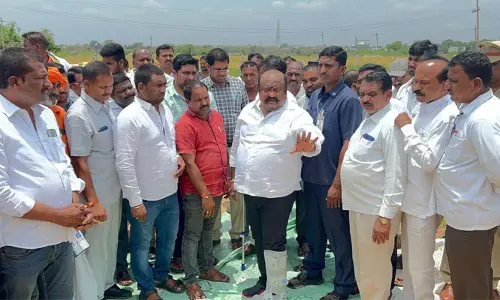 అన్నదాతలు అధైర్యపడొద్దు.. అండగా ఉంటాం : మంత్రి గంగుల కమలాకర్