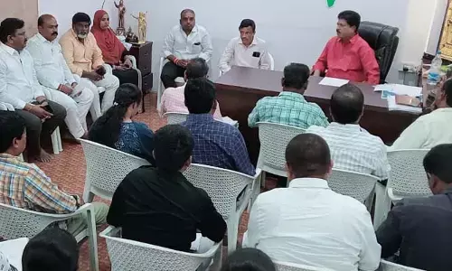 ఆగస్టు లోపు పెండింగ్​ పనులు పూర్తి చేయండి: ఎమ్మెల్యే మాధవరం