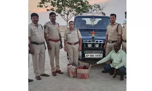 అక్రమంగా తరలిస్తున్న మద్యం పట్టివేత..