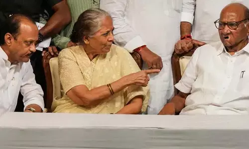 రాజీనామాపై పునరాలోచనకు.. అంగీకరించిన శరద్ పవార్