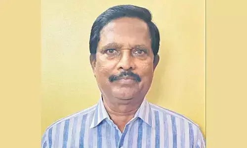 సర్కార్ మాటలతో మభ్యపెట్టొద్దు.. ఆ ధాన్యాన్ని వెంటనే కొనాలి: పాకాల శ్రీహరిరావు