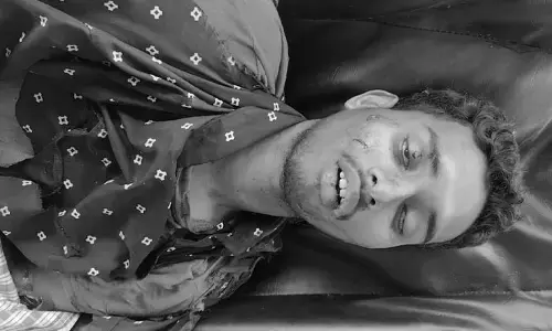 రైలులో నుంచి పడి యువకుడి మృతి