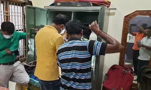 నస్పూర్ లో పట్టపగలే భారీ చోరీ