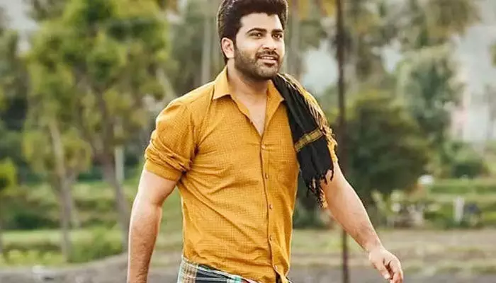 హాట్ టాపిక్గా మారిన శర్వానంద్ పెళ్లి.. ఎందుకు ఆలస్యం చేస్తున్నాడంటూ హాట్ టాపిక్గా మారిన శర్వానంద్ పెళ్లి.. ఎందుకు ఆలస్యం చేస్తున్నాడంటూ