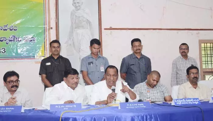 వాడివేడిగా మేడ్చల్ సర్వసభ్య సమావేశం.. వాడివేడిగా మేడ్చల్ సర్వసభ్య సమావేశం..