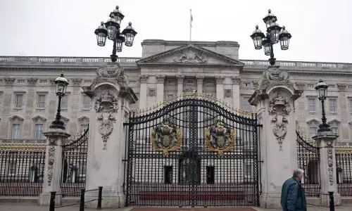 Buckingham Palace | కింగ్ చార్లెస్ పట్టాభిషేకం : బకింగ్ హామ్ ప్యాలెస్ లోకి తుపాకీ తూటాలు విసిరిన వ్యక్తి