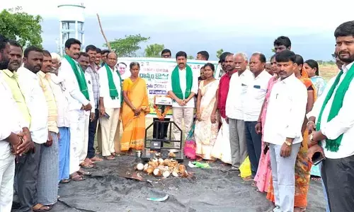 ధాన్యం కొనుగోలు కేంద్రాలను రైతులు సద్వినియోగం చేసుకోవాలి: ఎమ్మెల్యే పట్నం